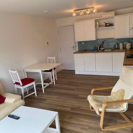 Adorable One-Bedroom Flat With Patio Garden. Southwick  Exterior photo
