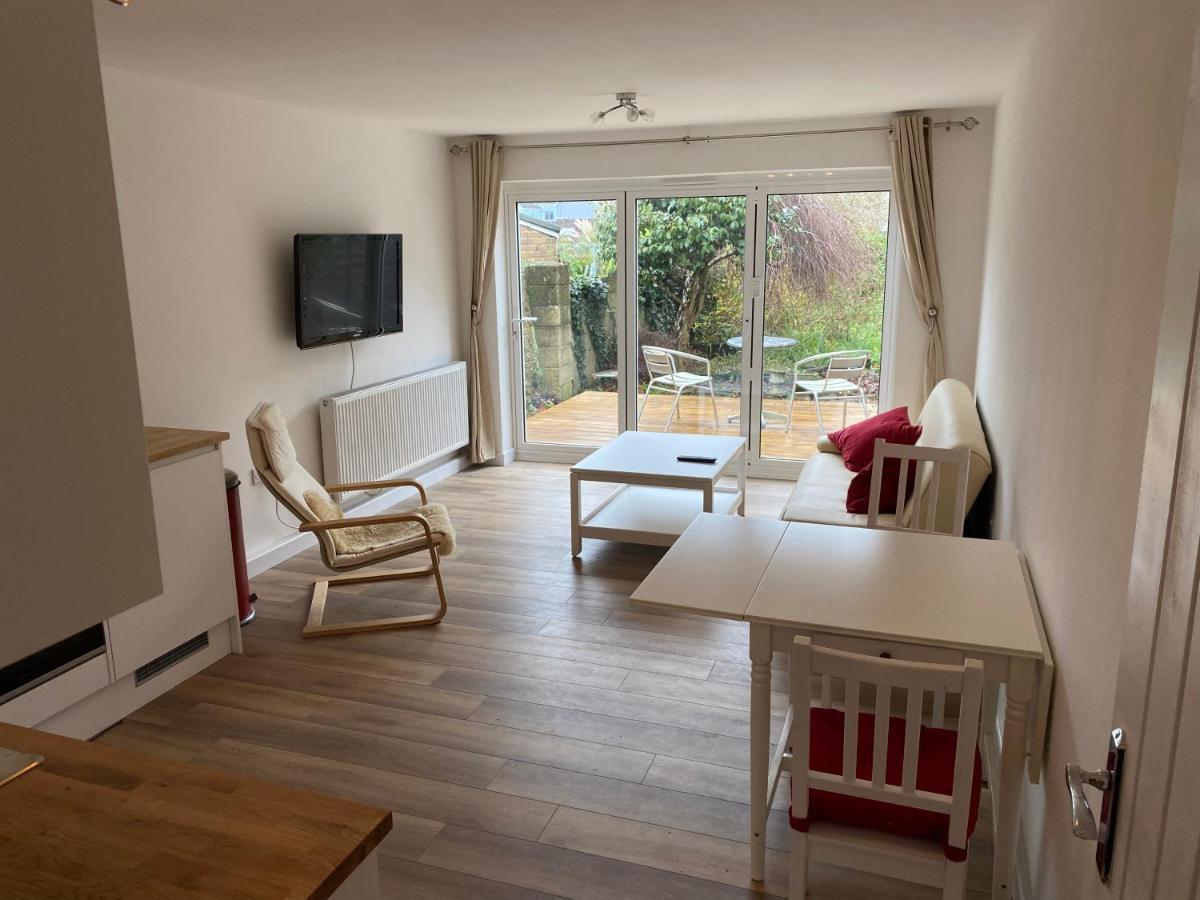 Adorable One-Bedroom Flat With Patio Garden. Southwick  Exterior photo