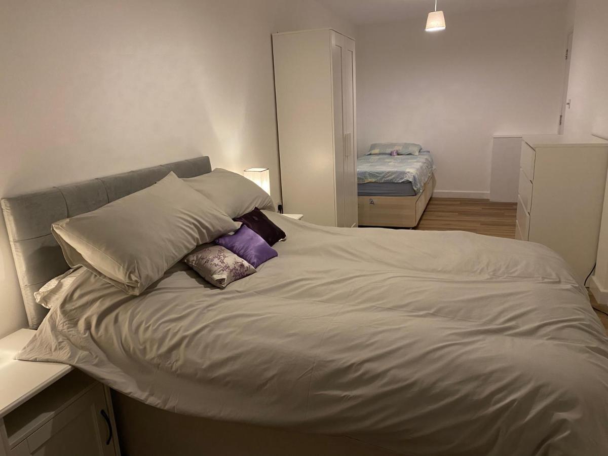 Adorable One-Bedroom Flat With Patio Garden. Southwick  Exterior photo