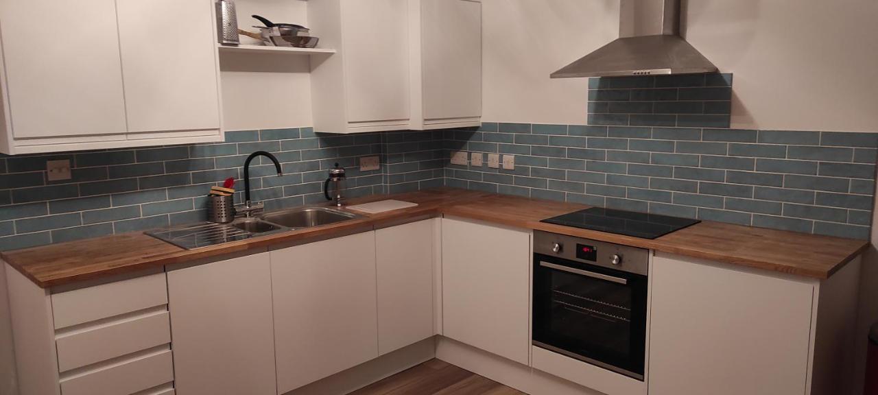Adorable One-Bedroom Flat With Patio Garden. Southwick  Exterior photo