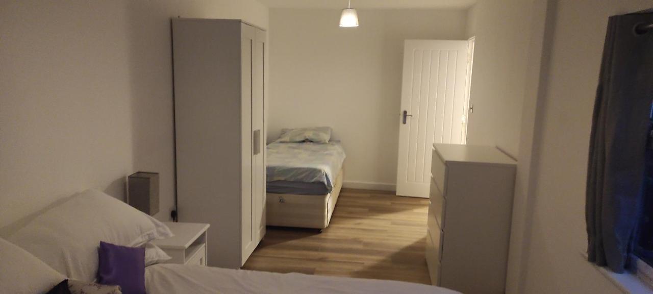 Adorable One-Bedroom Flat With Patio Garden. Southwick  Exterior photo