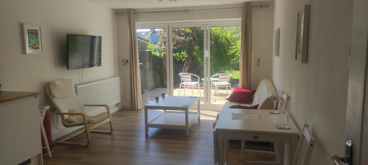 Adorable One-Bedroom Flat With Patio Garden. Southwick  Exterior photo